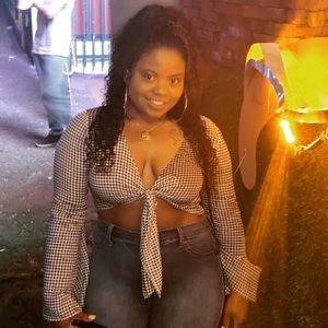 Meet your Posher, Ebony